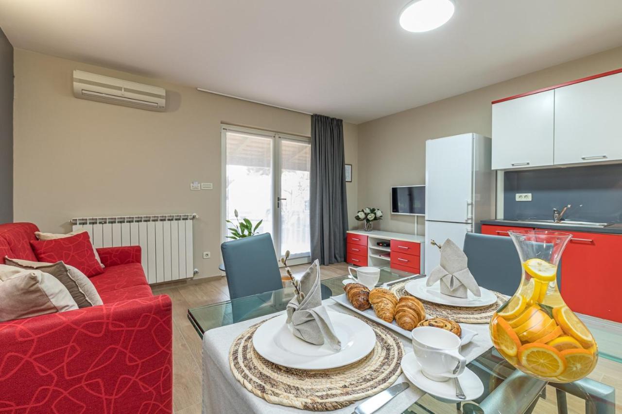 Apartment Complex Irena With Pool Porec Ngoại thất bức ảnh