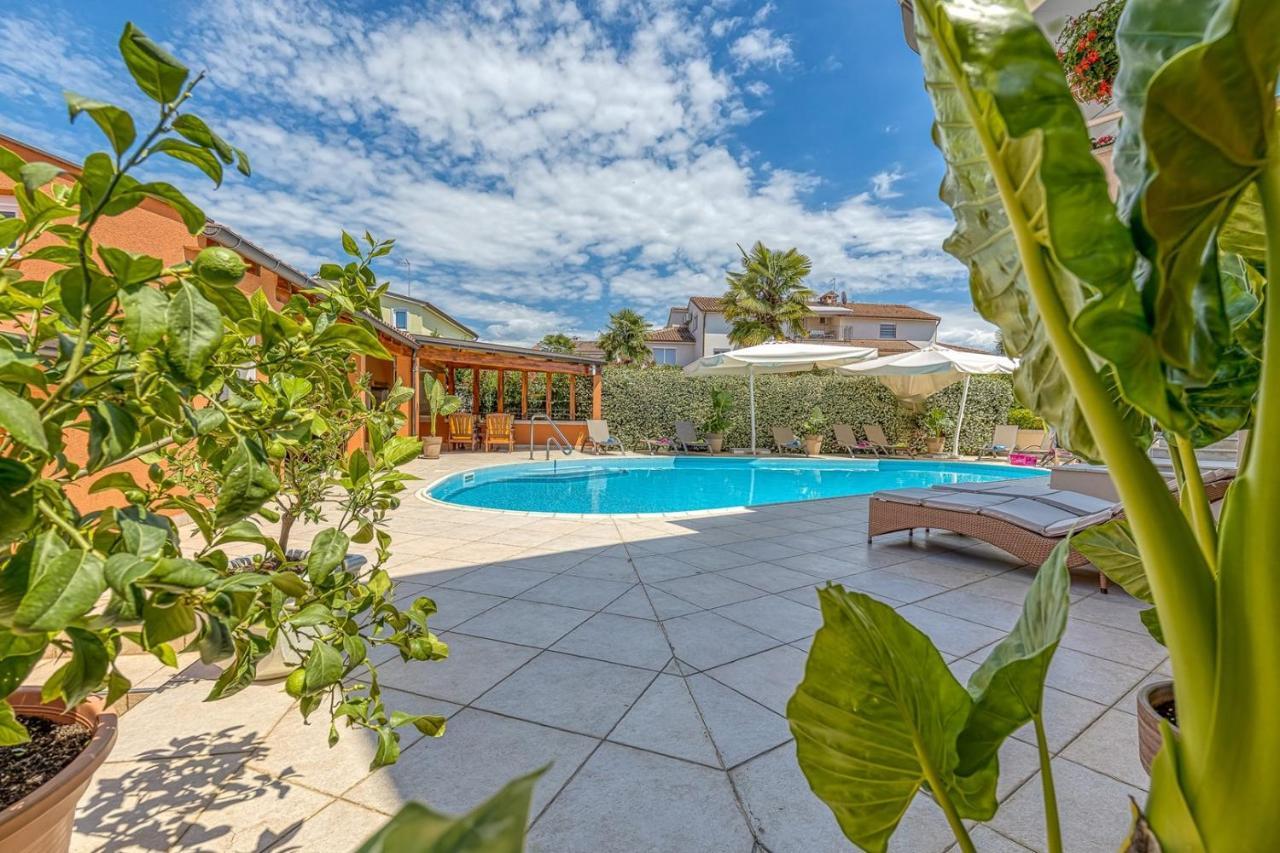 Apartment Complex Irena With Pool Porec Ngoại thất bức ảnh